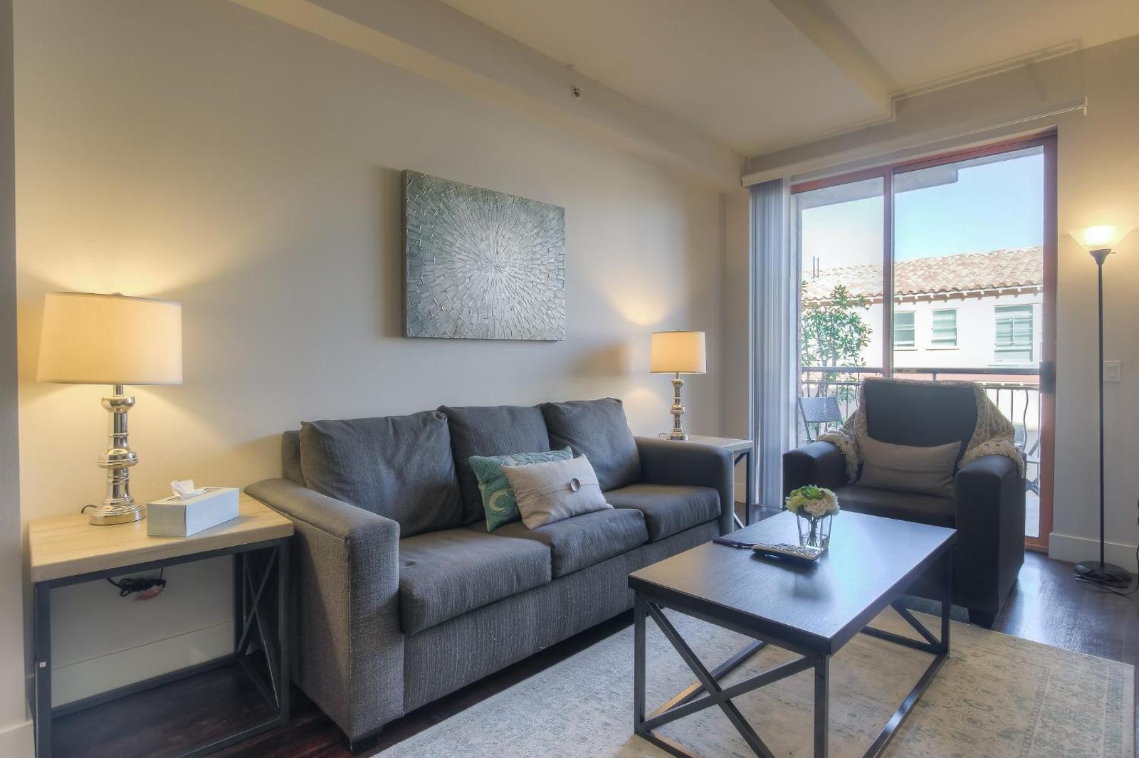 Wilshire Apartment 423 Main image 1