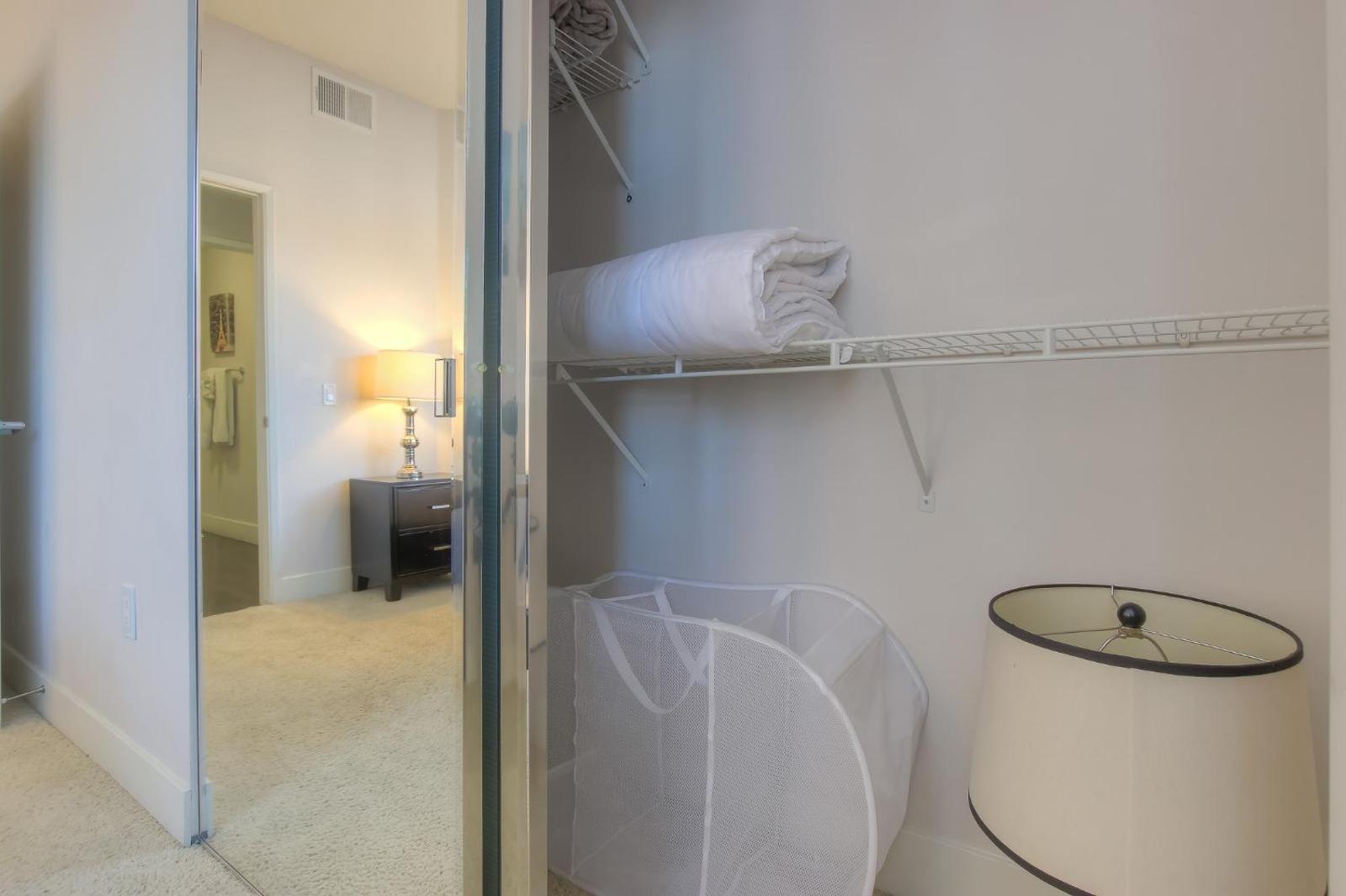 Wilshire Apartment 423 Main image 2